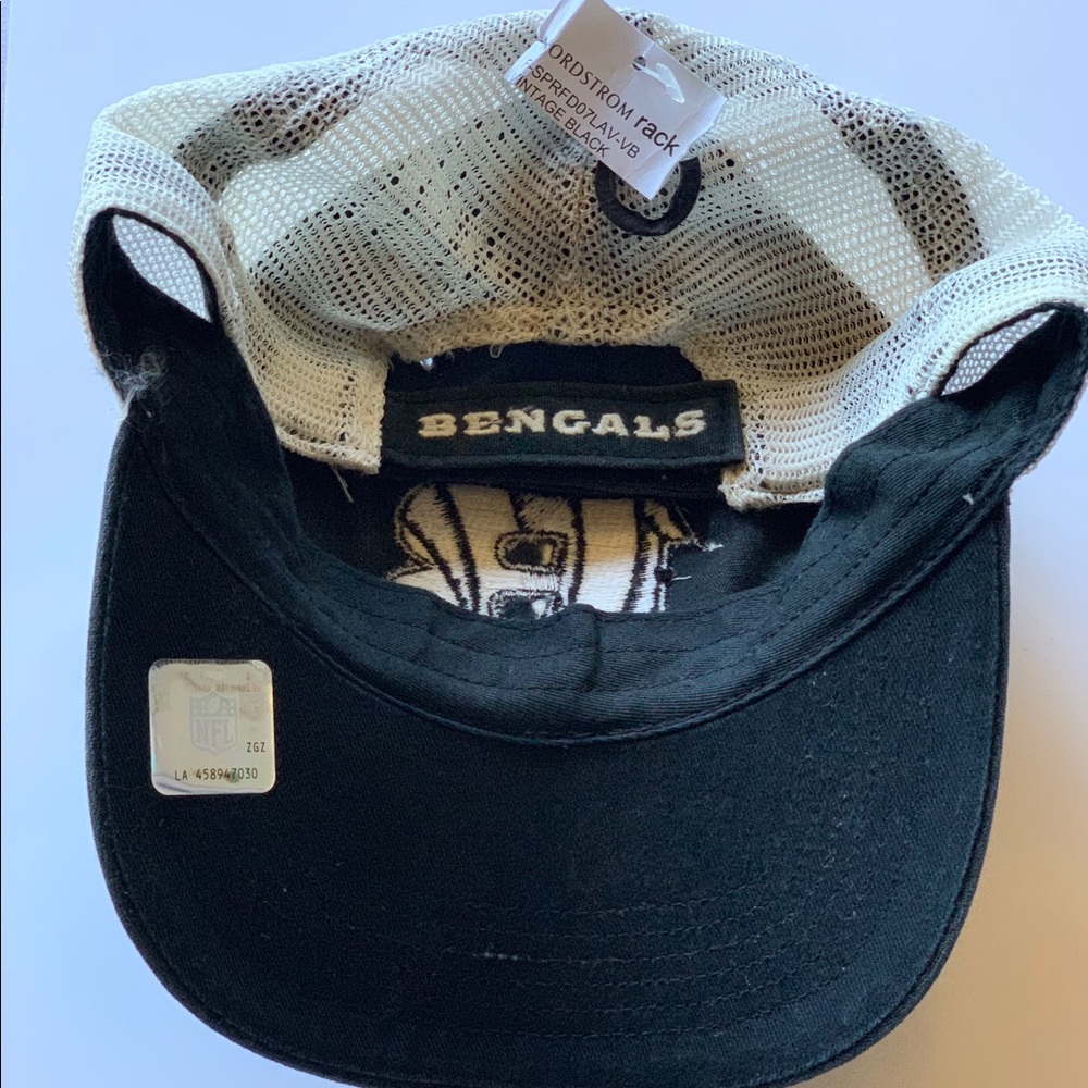 Hat - Picture 2 of 3